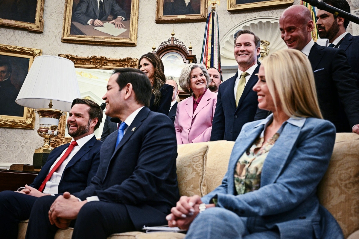 Trump se savjetuje s uskim krugom oko mogućeg napada na Iran