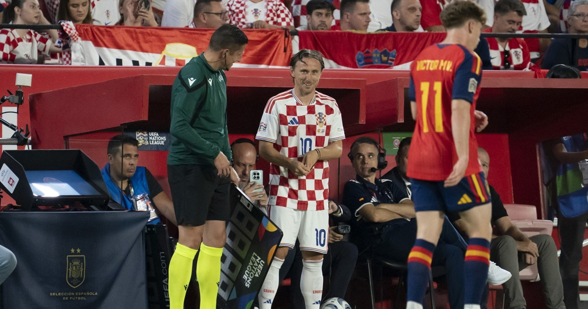 Modrić na ovacije u Sevilli odgovorio na španjolskom jeziku i sa španjolskom zastavom