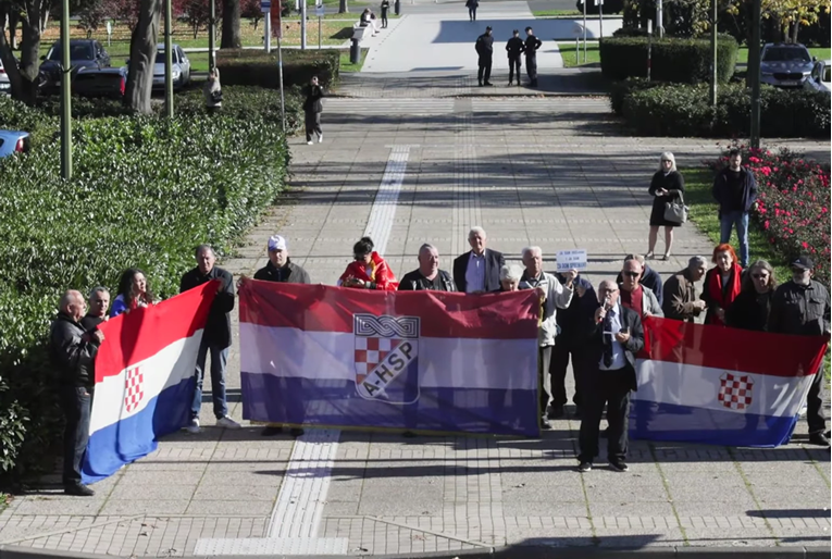 VIDEO Keleminec puštao "Čavoglave", "Morem plovi jedna mala barka" i "Jugoslovenku"