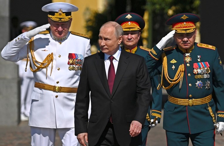 FT: Tužna istina je da se Putin priprema za još veći rat