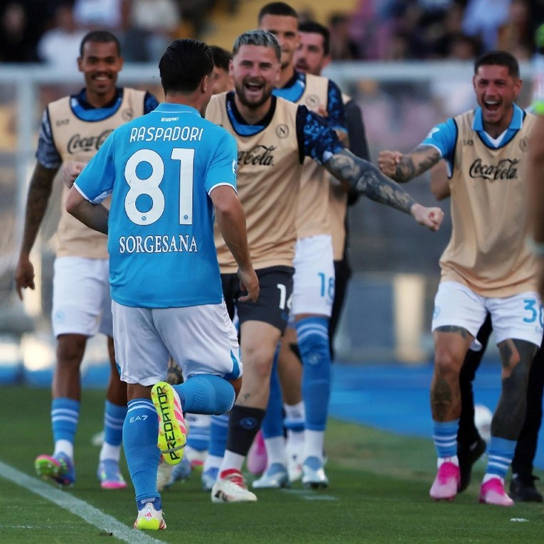 VIDEO Napoli golčinom iz slobodnjaka pobijedio Lecce i približio se Scudettu