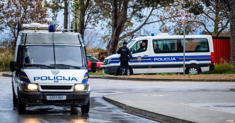 Blizu Omiša uhvaćen recidivist u prometu. Drugi put mu oduzet auto, ide u zatvor