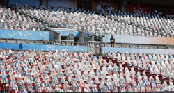 Vidite li što je neobično na ovoj fotografiji "krcatog" stadiona na Super Bowlu?