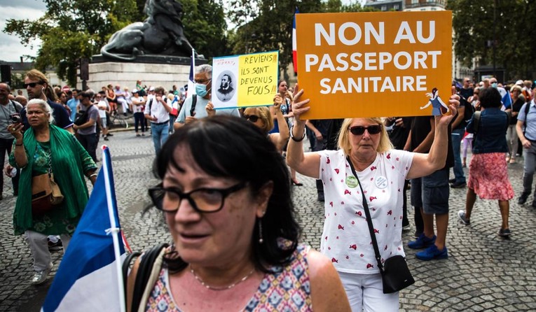 U Francuskoj oko 29.000 ljudi prosvjedovalo protiv covid-propusnica