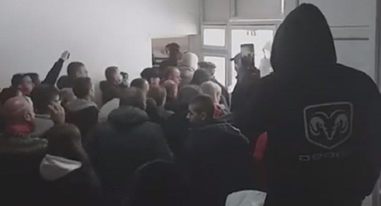 Srpski nogometaš: Strpali su nas u sobe prepune buba i s tragovima krvi