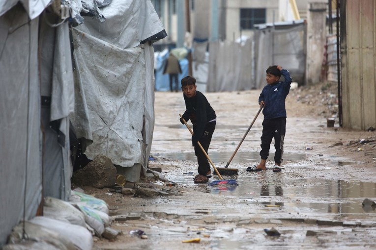 U poplavama u Afganistanu i Pakistanu poginulo 45 ljudi