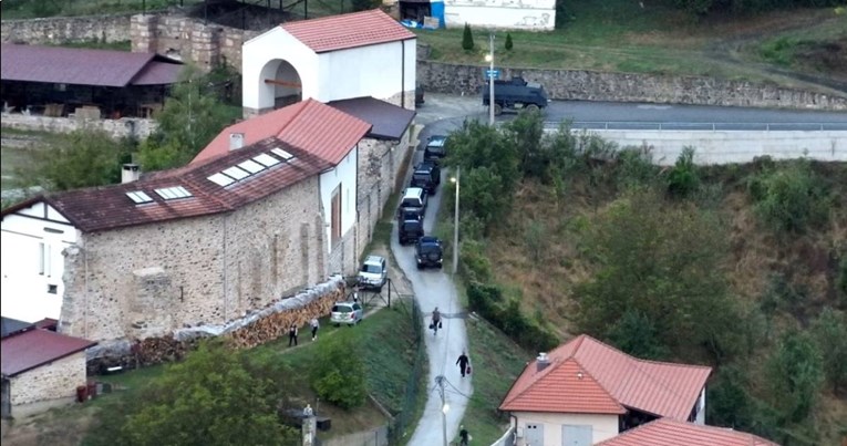 Na Kosovu ubijen policajac i tri napadača. Sve je više reakcija