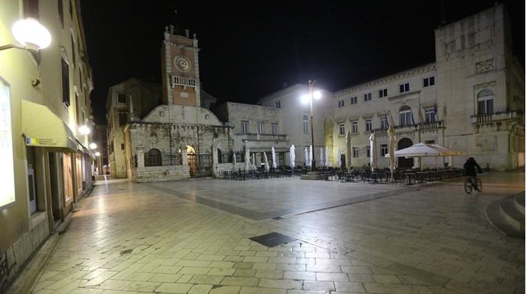 Mladići u Zadru pretukli troje francuskih turista, jedan je teško ozlijeđen