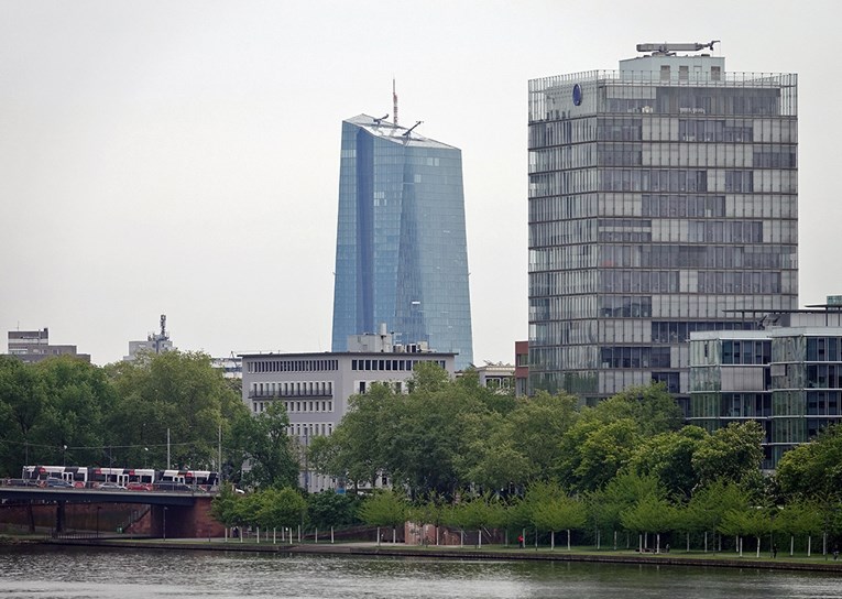 Allianz platio rekordne 1.4 milijarde eura za neboder koji se gradi u Frankfurtu