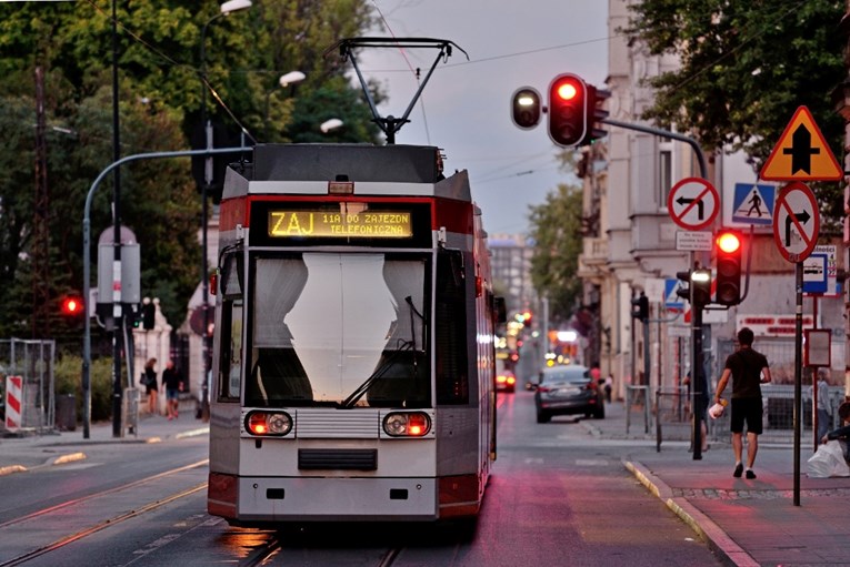 25-godišnji Poljak ukrao tramvaj i prevozio putnike, ulovili ga jer je bio prespor