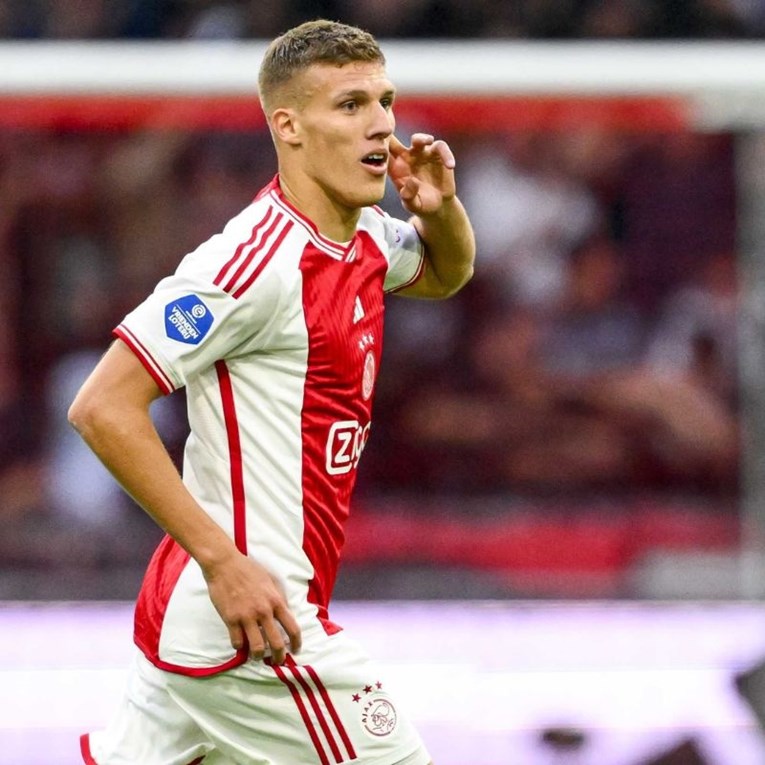 Dinamo zainteresiran za hrvatskog braniča u Ajaxu?
