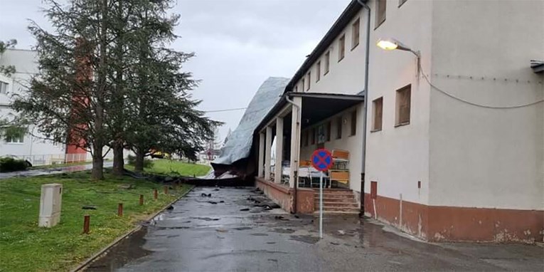 VIDEO Vjetar u Požegi odnio krov s objekta u krugu bolnice