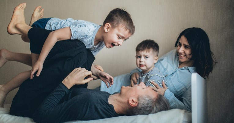 Roditelji koji rade ovih 10 stvari drže sinove blizu i kad odrastu