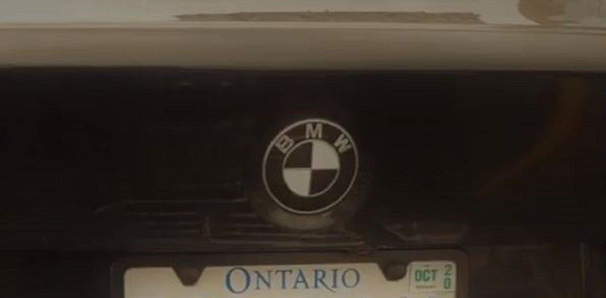 Tablice na BMW-u Srpkinje iz Kanade jednima su vrh, a drugima teški treš