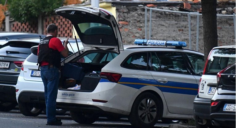 U Zagrebu se uselio u kuću koju je prodao. Vodom zalijevao utičnice, trgao vrata...