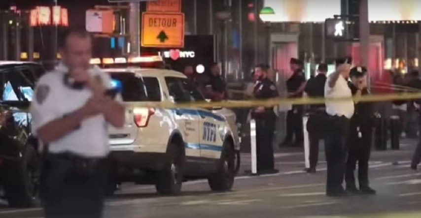 Pucnjava na Times Squareu: Turisti se razbježali, ranjena tri tinejdžera