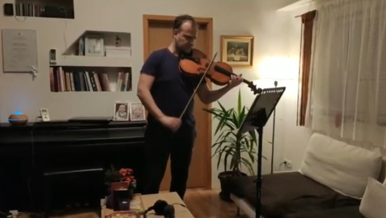 Zagrebački glazbenik zasvirao iz svog doma, pogledajte snimku