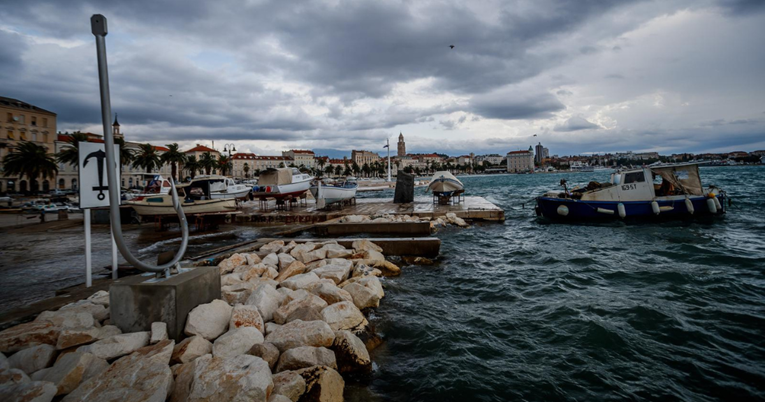 FOTO Olujno jugo stvorilo je ove prizore u Splitu