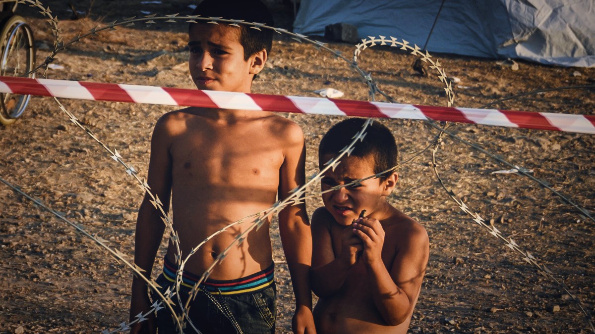 Grci će preko 700 migranata s otoka Lezbosa prebaciti u kontinentalni dio zemlje