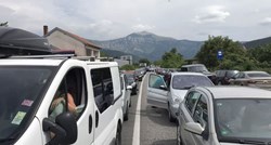Radnici Aluminija blokirali promet kod Mostara, stvorile se kilometarske kolone