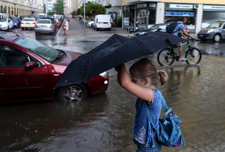 Oluja s Atlantika širi se Europom, veliki problemi u Njemačkoj. Najgore dolazi