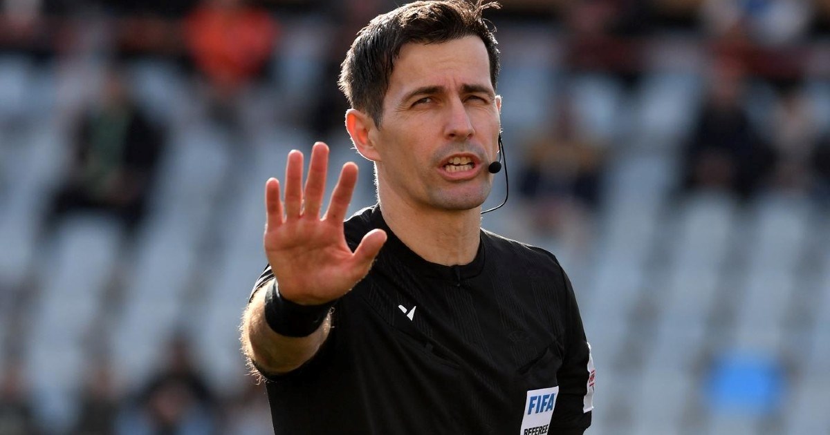 Sudac spriječio igrača Osijeka u šansi. Komentator: Ovo se viđa jednom u životu