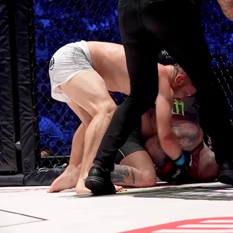 Hrvatski boksač debitirao u MMA-u. Pogledajte kako je nokautirao Vasu Bakočevića