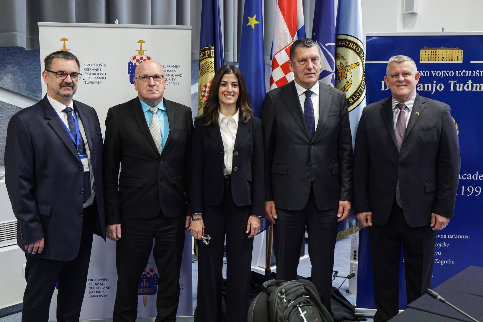 Bivši zapovjednici NATO-a u Zagrebu. "Ideja o europskoj vojsci je iluzija"