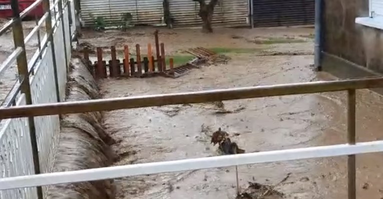 VIDEO Jako nevrijeme na istoku Hrvatske, bujice i blato posvuda. "Bilo je ekstremno"