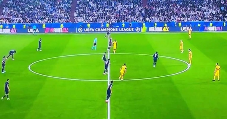 Ovako je PSG izveo loptu s centra. BBC: Što je ovo bilo? Bizarno