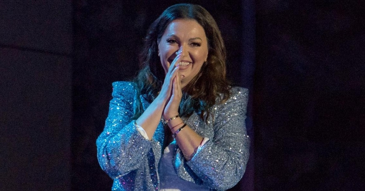 Nina Badrić pjevala u odijelu i istaknula liniju, nastup komentirao i Marko Grubnić