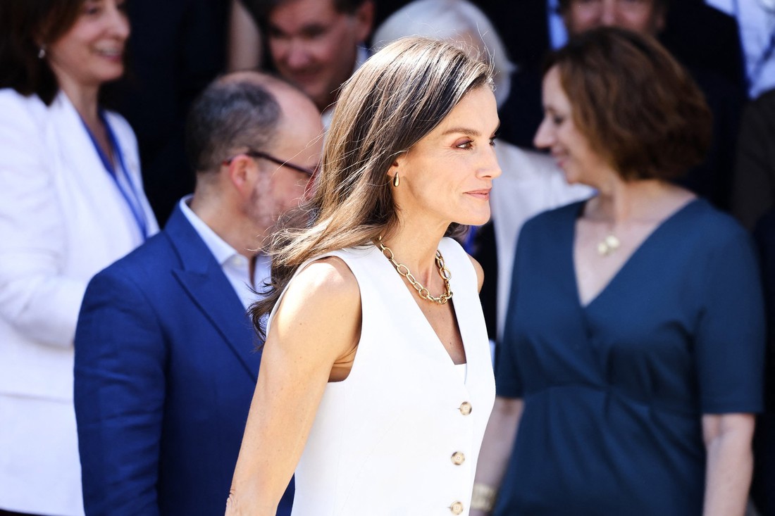 Kraljica Letizia prošetala u savršenom ljetnom odijelu, našli smo slične komade
