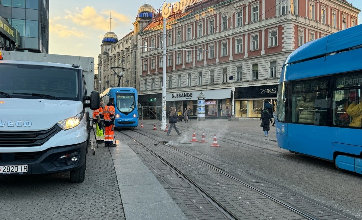 VIDEO Kvar na tračnicama u centru Zagreba, tramvaji voze normalno