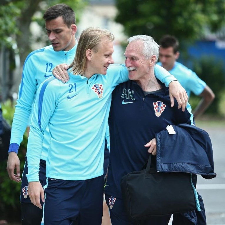 Legendarni liječnik reprezentacije u 81. godini snimio pjesmu i spot