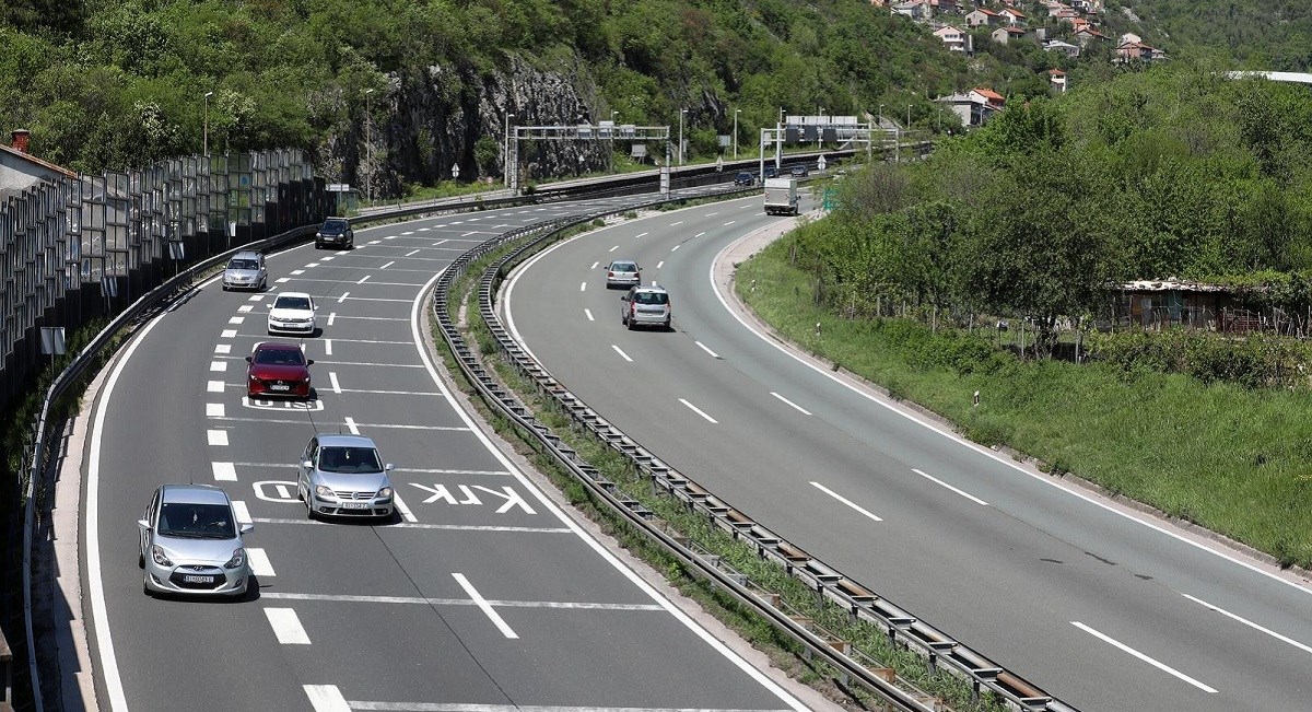 Biciklist na autocesti A7, vozi se uz ograničenje