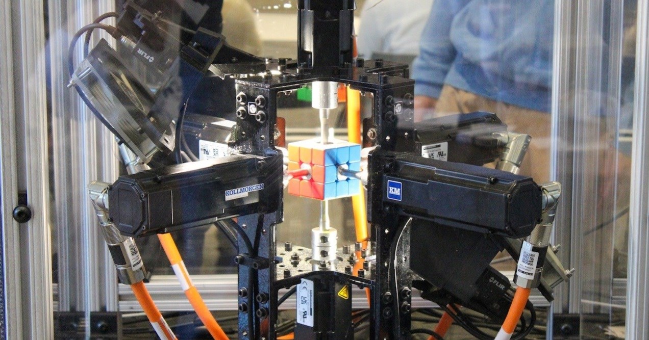 VIDEO Napravili robota koji rješava Rubikovu kocku za 103 milisekunde