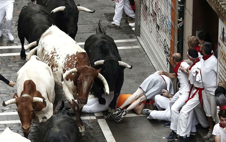 U utrci s bikovima u Španjolskoj ozlijeđeno petero ljudi