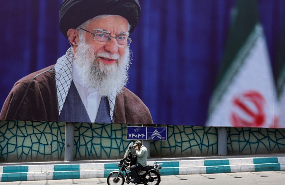 Iran tek sad organizira pogreb ubijenog vrhovnog vođe, poslali poruku SAD-u i Izraelu