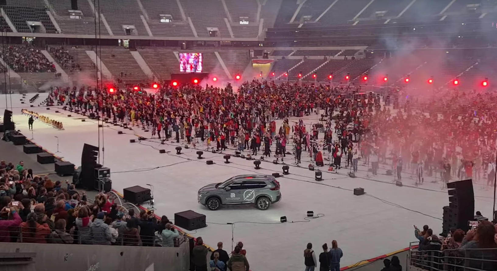 Oboren svjetski rekord za najveći live rock bend. Sudjelovalo preko 1200 ljudi