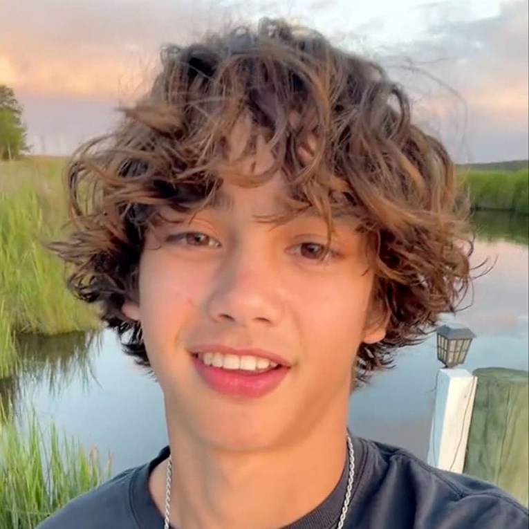 Preminuo tiktoker Joshua Blackledge (16), pratilo ga preko milijun ljudi