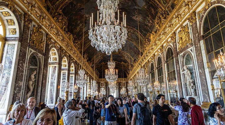 Nakon Louvrea, zbog prijetnje zatvoren i Versailles