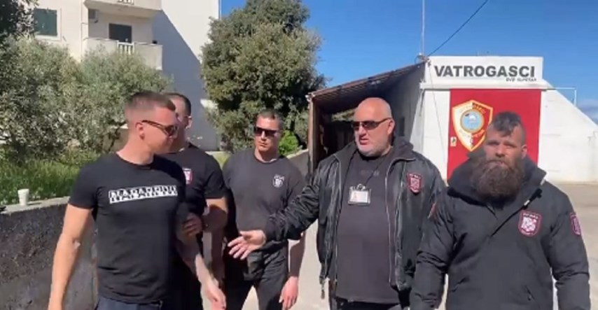 VIDEO Gradonačelnica Supetra objavila snimku, ljudi u crnom blokirali ulaz u DVD