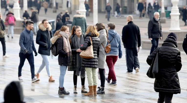 Fotke snimljene na Trgu bana Jelačića pokazuju koliko Zagrepčanima nedostaje druženje