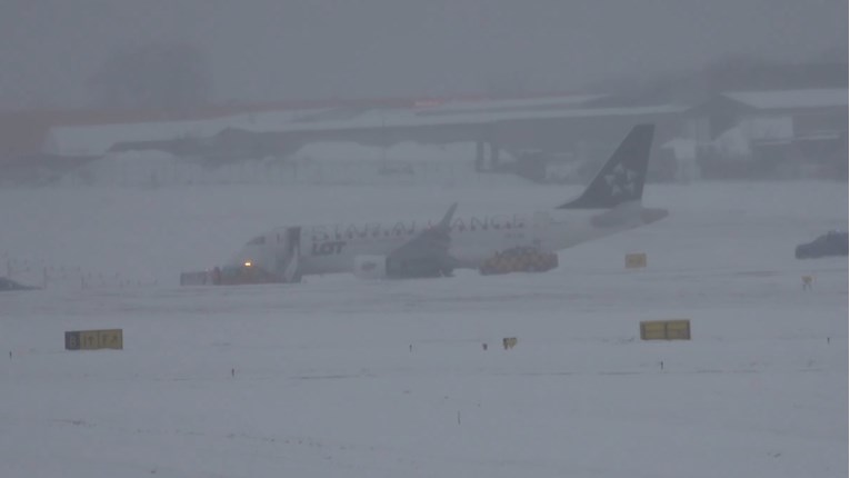 VIDEO Avion sletio s piste u Litvi