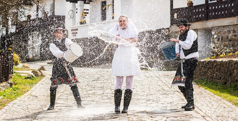Mađarski običaji za Uskrsni ponedjeljak i recept za njihovu verziju orahnjače