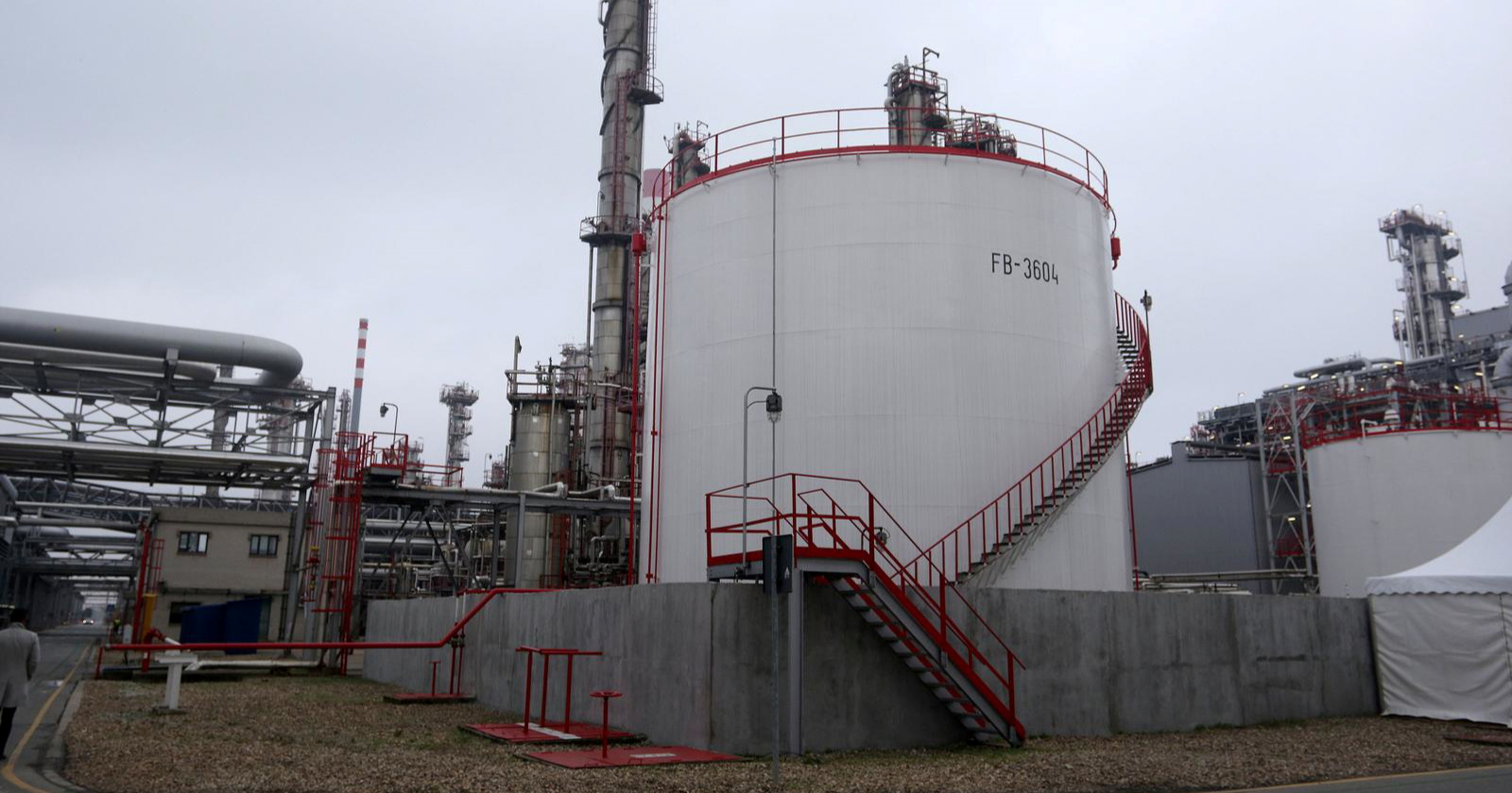 SAD u zadnji tren odgodio rok koji je MOL dobio za preuzimanje srpskog NIS-a