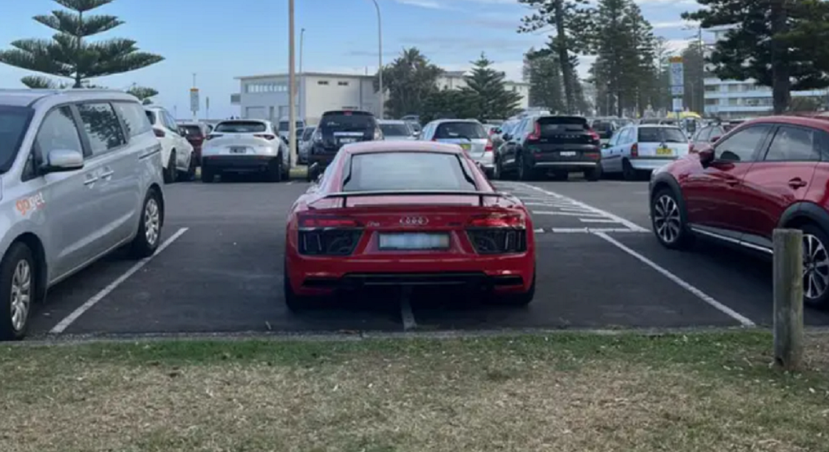 Vozač Audija parkirao preko dva mjesta i objasnio zašto je spreman platiti kaznu