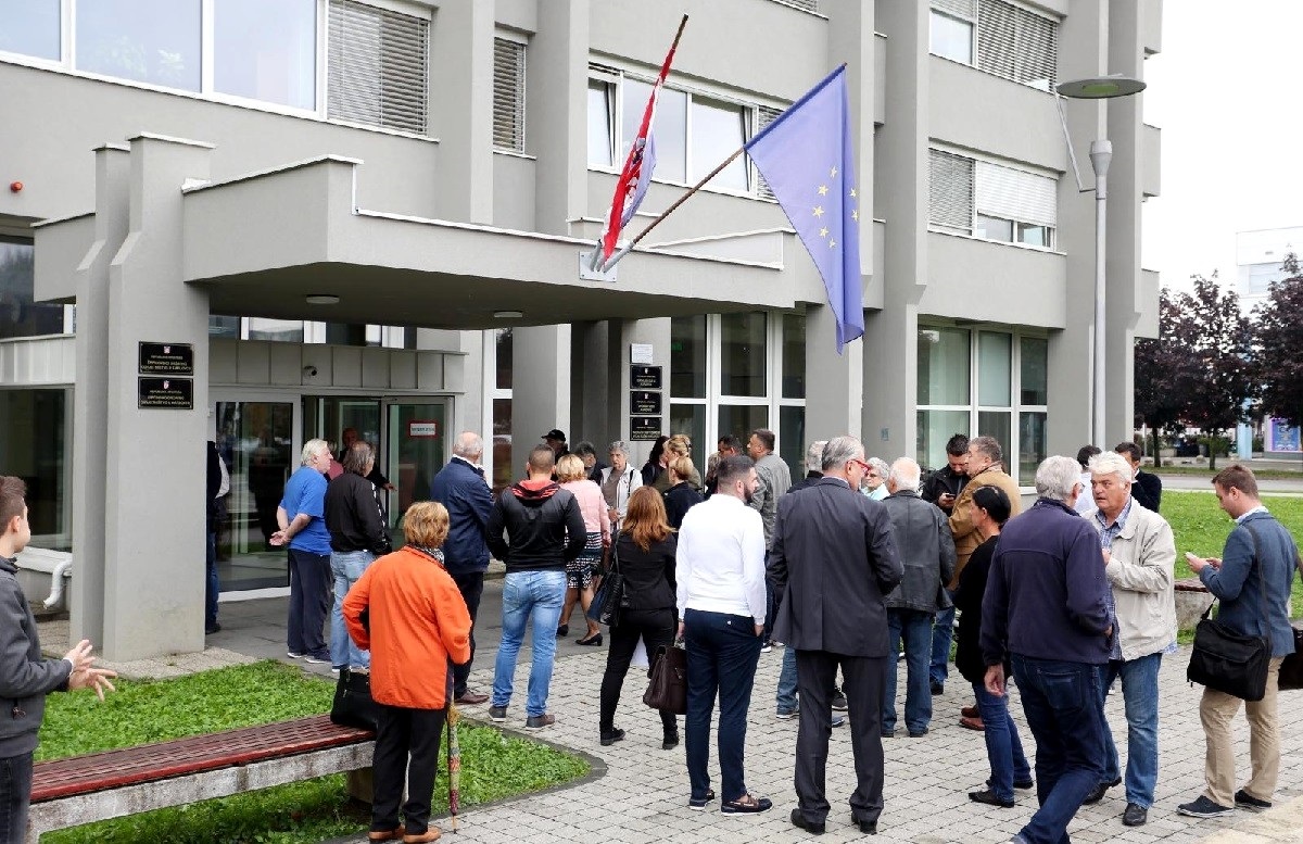 Ispitan dvojac koji je u rujnu lažno dojavio o bombi na sudu u Karlovcu