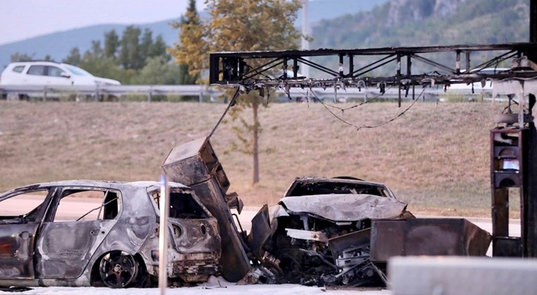 Vozač koji se BMW-om zabio u benzinsku i izazvao požar umro je od zatajenja srca