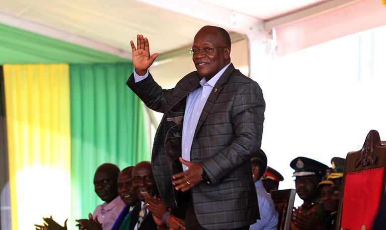 Predsjednik Tanzanije tvrdi da Bog štiti od korone: "Cjepiva nisu dobra"